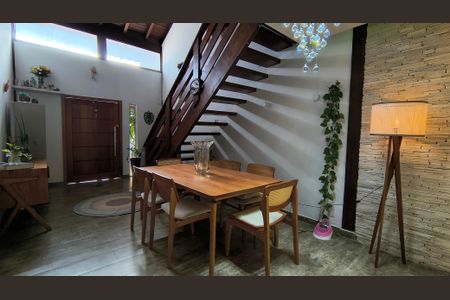 Sala de casa de condomínio à venda com 2 quartos, 200m² em Recreio dos Bandeirantes, Rio de Janeiro