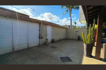 Casa de condomínio à venda com 200m², 2 quartos e 2 vagasQuintal