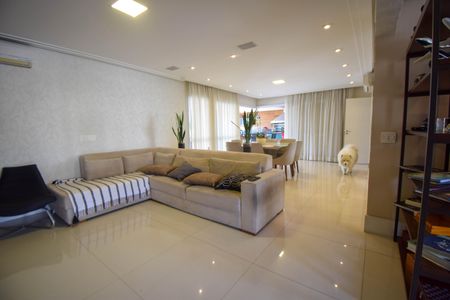 Apartamento à venda com 242m², 4 quartos e 4 vagasSala