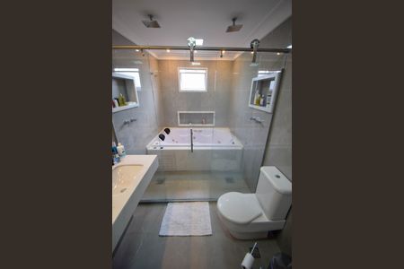 Apartamento à venda com 242m², 4 quartos e 4 vagasBanheiro Suíte 2