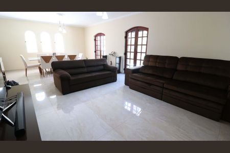 Casa à venda com 4 quartos, 300m² em Jardim Guapira, São Paulo