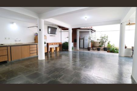 Casa à venda com 4 quartos, 300m² em Jardim Guapira, São Paulo