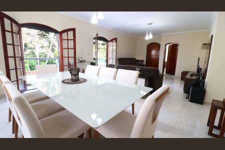 Casa à venda com 4 quartos, 300m² em Jardim Guapira, São Paulo