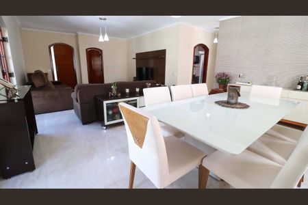 Casa à venda com 4 quartos, 300m² em Jardim Guapira, São Paulo