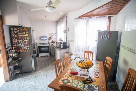 Casa à venda com 4 quartos, 248m² em Matapaca, Niterói