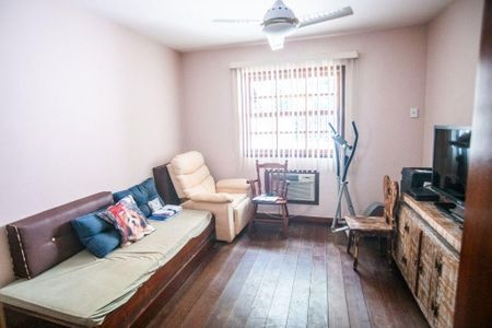 Casa à venda com 4 quartos, 248m² em Matapaca, Niterói