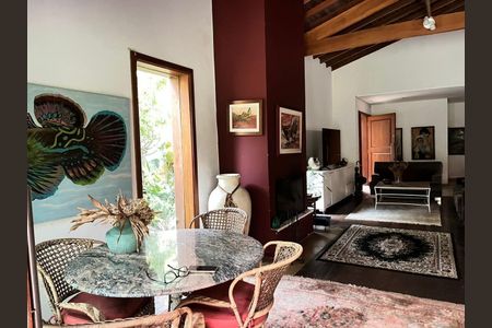 Casa à venda com 4 quartos, 300m² em Campo Belo, São Paulo