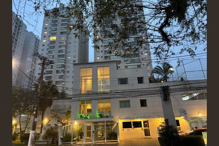 Apartamento à venda com 130m², 3 quartos e 2 vagas Apartamento à venda com 130m², 3 quartos e 2 vagasFachada e portaria