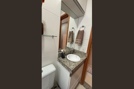 Apartamento à venda com 80m², 2 quartos e 1 vaga Apartamento à venda com 80m², 2 quartos e 1 vagaBanheiro