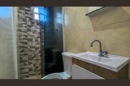 Banheiro da Suíte de kitnet/studio para alugar com 1 quarto, 45m² em Vargem Pequena, Rio de Janeiro