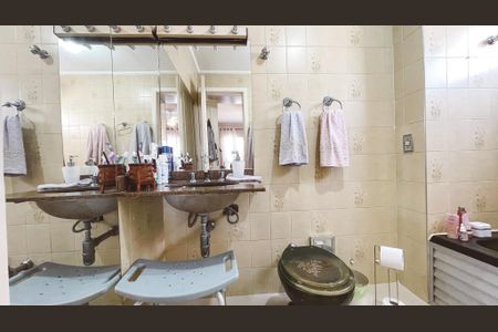 Apartamento à venda com 120m², 3 quartos e 2 vagas Apartamento à venda com 120m², 3 quartos e 2 vagasBanheiro da Suíte