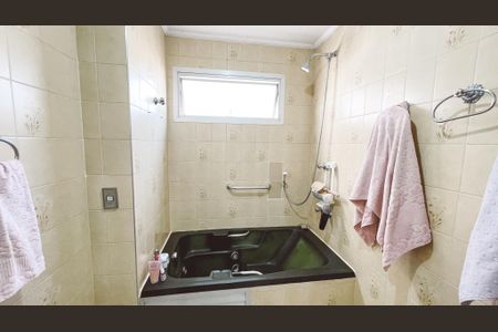 Apartamento à venda com 120m², 3 quartos e 2 vagas Apartamento à venda com 120m², 3 quartos e 2 vagasBanheiro da Suíte