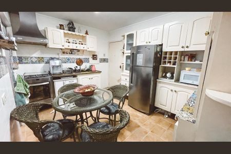 Apartamento à venda com 120m², 3 quartos e 2 vagas Apartamento à venda com 120m², 3 quartos e 2 vagasCozinha