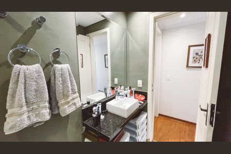 Apartamento à venda com 120m², 3 quartos e 2 vagas Apartamento à venda com 120m², 3 quartos e 2 vagasBanheiro Social