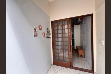 Casa à venda com 250m², 3 quartos e 2 vagasÁrea de Serviço
