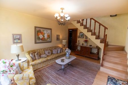 Casa à venda com 89m², 4 quartos e 2 vagasSala