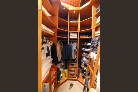 Casa à venda com 89m², 4 quartos e 2 vagasCloset da suíte