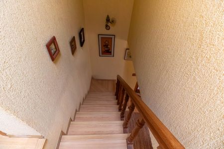 Casa à venda com 89m², 4 quartos e 2 vagasEscada