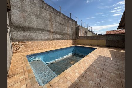 Casa à venda com 191m², 2 quartos e sem vagaÁrea comum