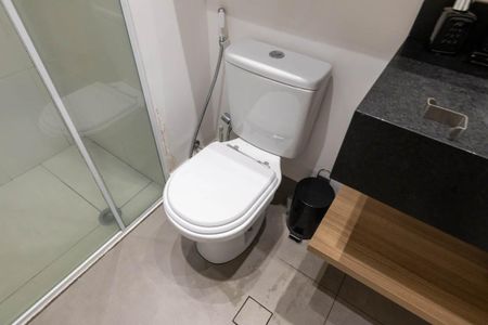 Banheiro de kitnet/studio para alugar com 1 quarto, 22m² em República, São Paulo