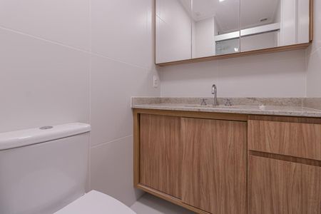 Banheiro de kitnet/studio à venda com 1 quarto, 24m² em Indianópolis, São Paulo