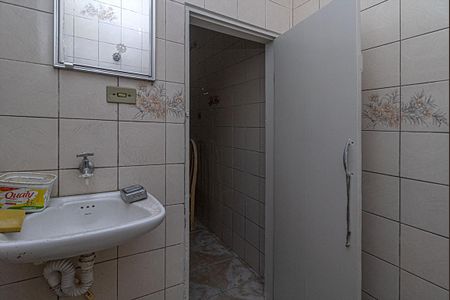 Casa à venda com 400m², 3 quartos e 4 vagas Casa à venda com 400m², 3 quartos e 4 vagasBanheiro social da casa 2