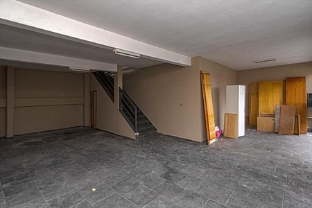Casa à venda com 400m², 3 quartos e 4 vagas Casa à venda com 400m², 3 quartos e 4 vagasGaragem