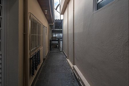 Casa à venda com 400m², 3 quartos e 4 vagas Casa à venda com 400m², 3 quartos e 4 vagascorredor para as casas 1 e 2_2