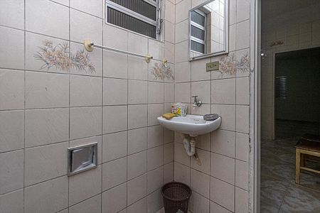 Casa à venda com 400m², 3 quartos e 4 vagas Casa à venda com 400m², 3 quartos e 4 vagasBanheiro social da casa 2