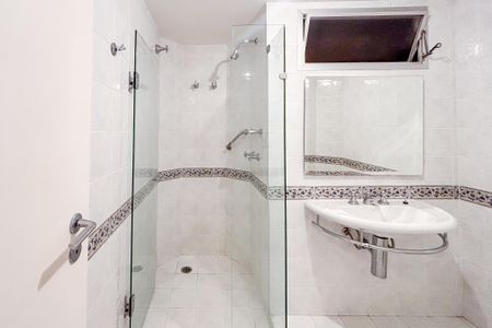 Apartamento à venda com 225m², 3 quartos e 3 vagasBanheiro da Suíte 3