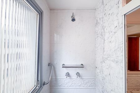 Apartamento à venda com 225m², 3 quartos e 3 vagasBanheiro da Suíte 2