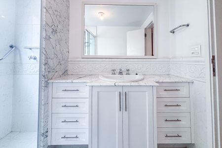 Apartamento à venda com 225m², 3 quartos e 3 vagasBanheiro da Suíte 2