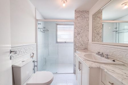 Apartamento à venda com 225m², 3 quartos e 3 vagasBanheiro da Suíte 2