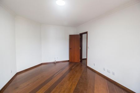 Casa de condomínio para alugar com 393m², 5 quartos e 8 vagasQuarto 2