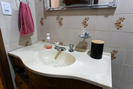 Casa à venda com 160m², 3 quartos e 2 vagasBanheiro