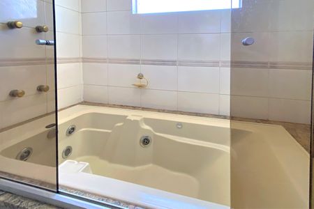 Apartamento à venda com 347m², 5 quartos e 3 vagasBanheiro da Suíte 1