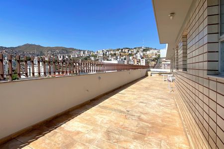 Apartamento à venda com 347m², 5 quartos e 3 vagasCobertura