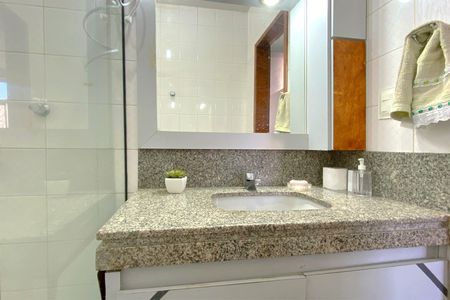 Apartamento à venda com 347m², 5 quartos e 3 vagasBanheiro da Suíte 2