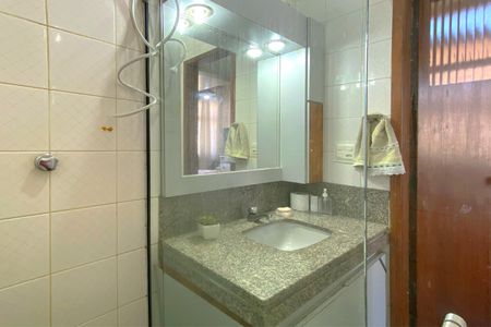Apartamento à venda com 347m², 5 quartos e 3 vagasBanheiro da Suíte 2