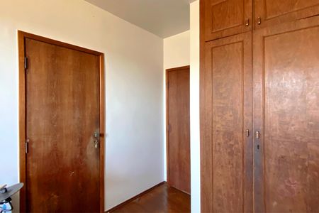 Apartamento à venda com 347m², 5 quartos e 3 vagasQuarto 2