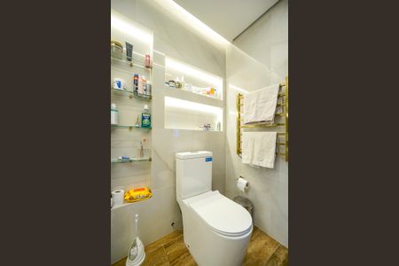 Apartamento à venda com 190m², 2 quartos e 3 vagasBanheiro da suíte 01