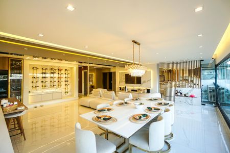 Apartamento à venda com 190m², 2 quartos e 3 vagasSala e varanda