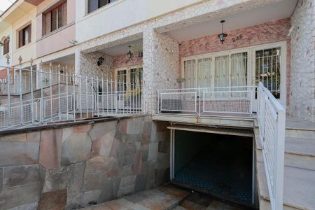 Casa à venda com 195m², 3 quartos e 3 vagasEntrada