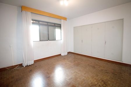 Casa à venda com 350m², 4 quartos e 2 vagas Casa à venda com 350m², 4 quartos e 2 vagasQuarto 3