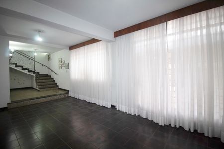 Casa à venda com 350m², 4 quartos e 2 vagas Casa à venda com 350m², 4 quartos e 2 vagasEspaço de Festas