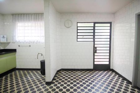 Casa à venda com 350m², 4 quartos e 2 vagas Casa à venda com 350m², 4 quartos e 2 vagasCozinha