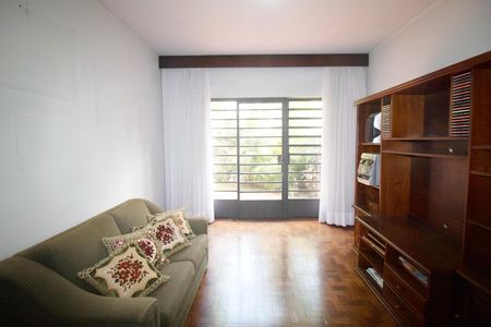 Casa à venda com 350m², 4 quartos e 2 vagas Casa à venda com 350m², 4 quartos e 2 vagasSala 2