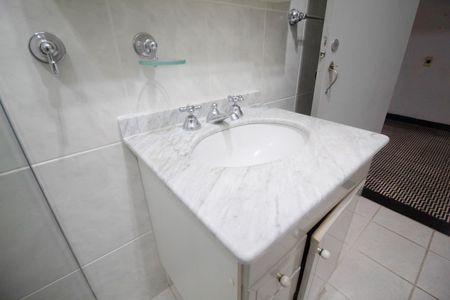 Casa à venda com 350m², 4 quartos e 2 vagas Casa à venda com 350m², 4 quartos e 2 vagasBanheiro Social 1