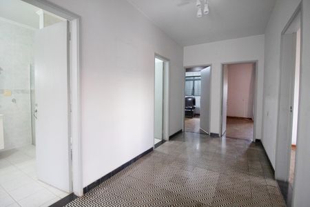 Casa à venda com 350m², 4 quartos e 2 vagas Casa à venda com 350m², 4 quartos e 2 vagasCorredor
