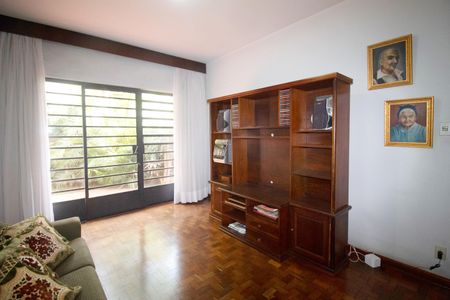 Casa à venda com 350m², 4 quartos e 2 vagas Casa à venda com 350m², 4 quartos e 2 vagasSala 2